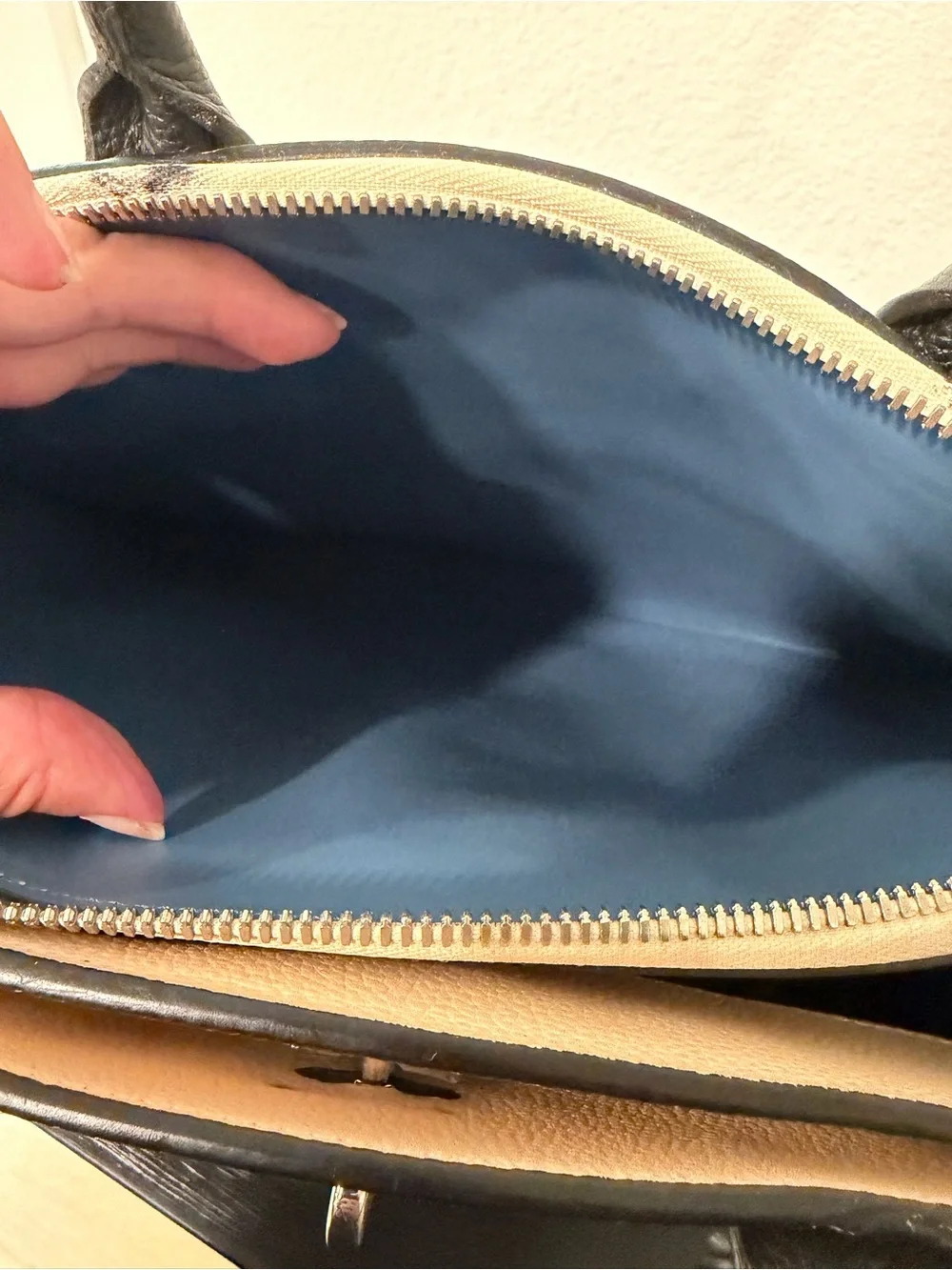 Louis Vuitton City steamer leather handbag in blue - Picture 10 of 14
